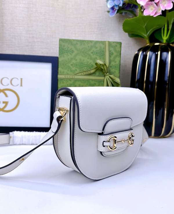 激安グッチバッグコピー背面デザイン